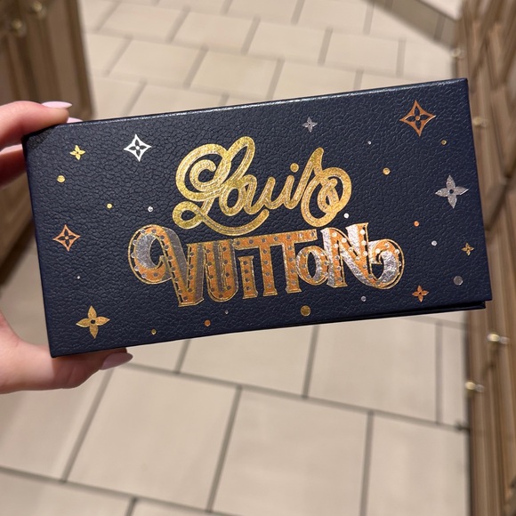 Louis Vuitton Sunglasses Case, box and Ribbon - Picture 2 of 9